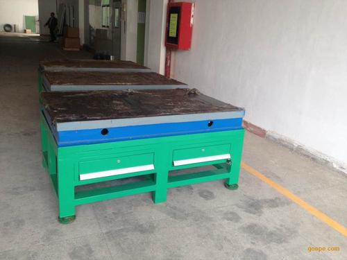 铸铁工作台、专业档案柜与量具在现代办公与工业场景中的核心作用